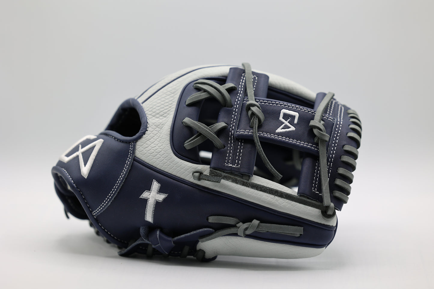 Navy and White Fielding Glove RHT