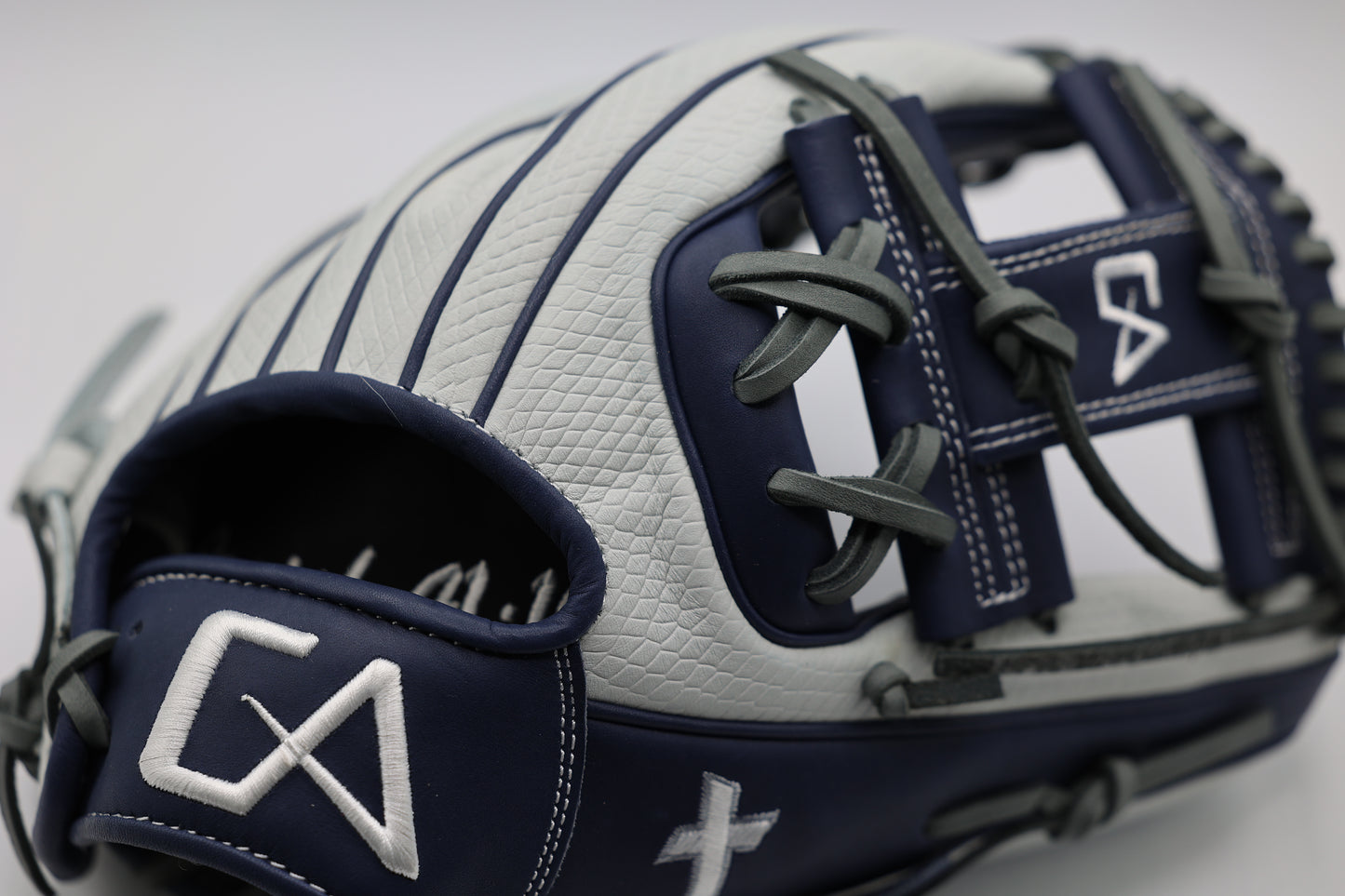 Navy and White Fielding Glove RHT